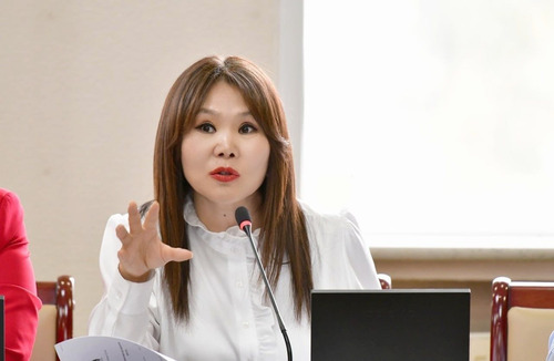 Б.Мөнхсоёл: Олон ургалч үзлийг мэтгэлцээний шинжтэй өрнүүлэлгүй далд гүтгэлэг тарааж буй нь бүдүүлэг үйлдэл